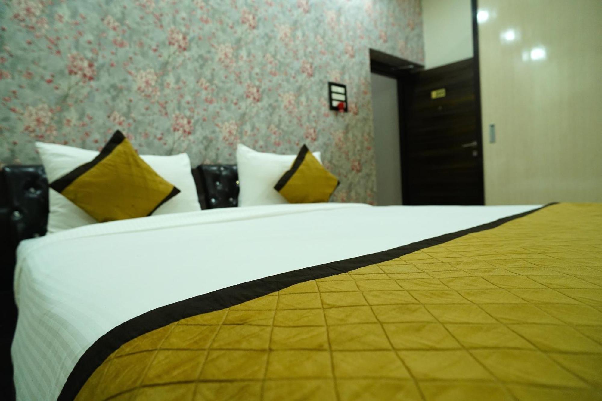 The Mantra- A Luxury Boutique Hotel Khagaul ภายนอก รูปภาพ