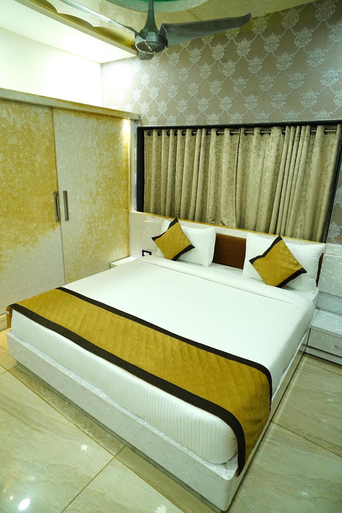 The Mantra- A Luxury Boutique Hotel Khagaul ภายนอก รูปภาพ